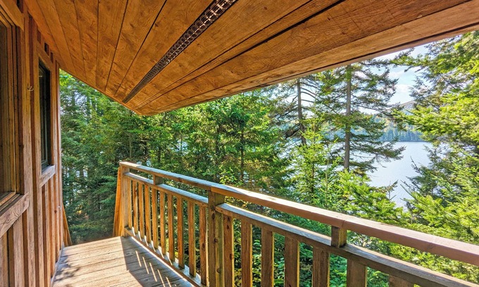 Saint-Faustin-Lac-Carre Cabina | Treehouse #01 in Mont Tremblant overlooking the lake