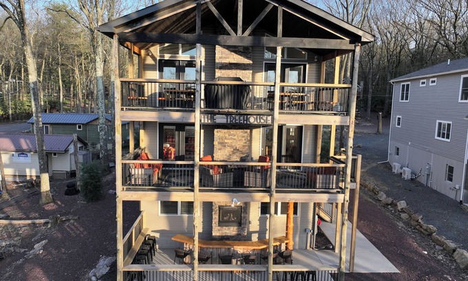 Lake Harmony Estates Casa | "Treehouse"Amazing Lake View,9 Bed5.5 Bath,Hot Tub,Sauna,Poker & Pool Table,Fire Pit,Ping Pong