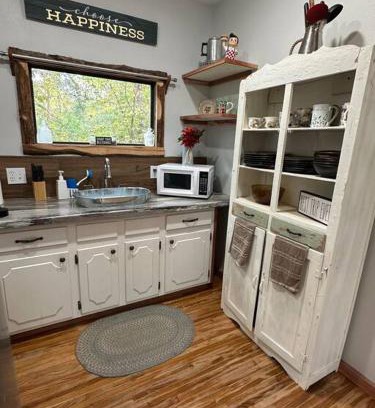 Longview Casa | Treehouse at Berry-patch