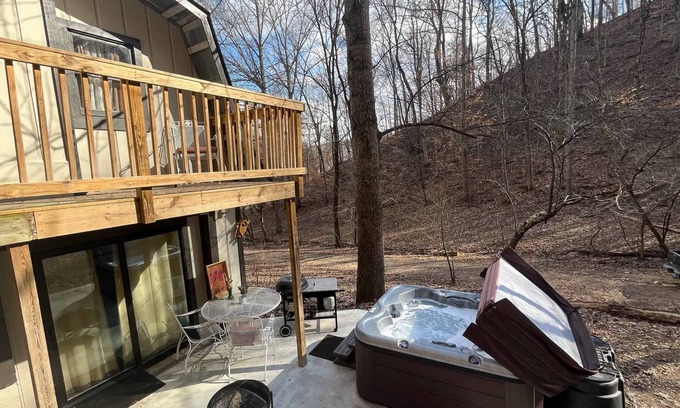 Franklin Cabina | TreeHouse Cabin in the forest /opt hot tub