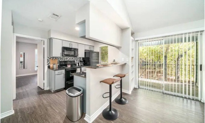 Parker Lane Apartamento | 1BR Treehouse Canopy ~ Pool & Gym ~ Near Downtown