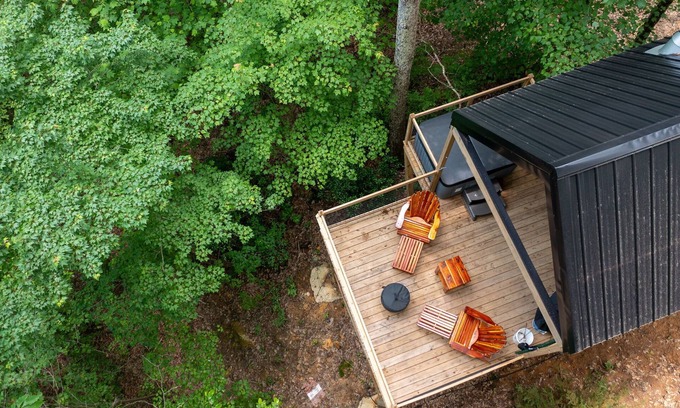 Monteagle Cabina | Treehouse Getaway w/ Hot Tub & Views!