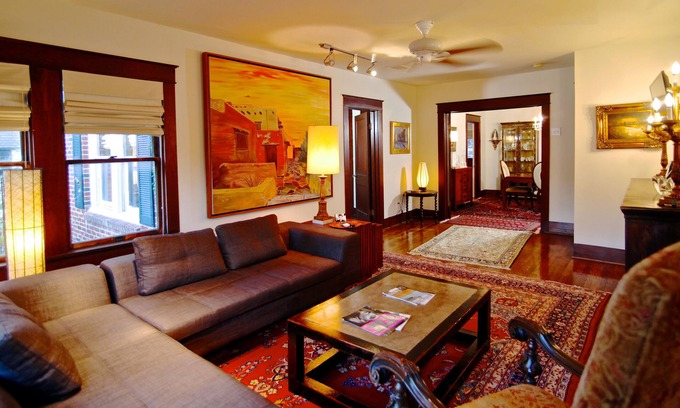 Neartown Apartamento | Casa del árbol en Montrose