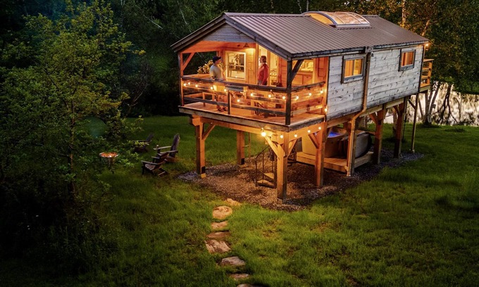 South Londonderry Cabina | Treehouse lifted up over a stocked trout pond up in the beautiful birch trees!