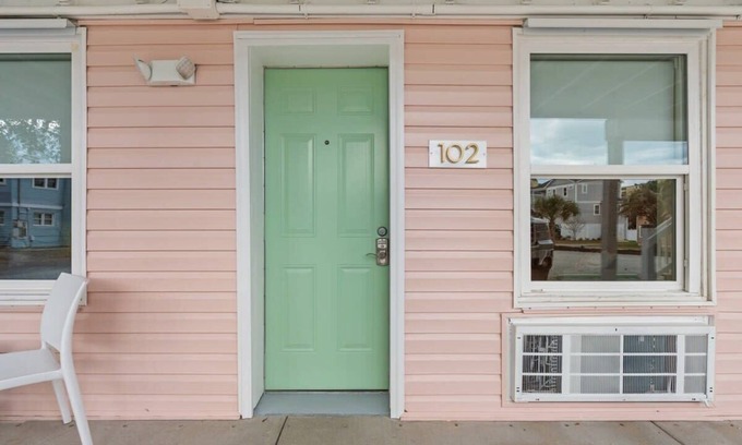 Windy Hill Apartamento | TreeHouse Lodge,Walk to Beach,Pet-Friendly 102