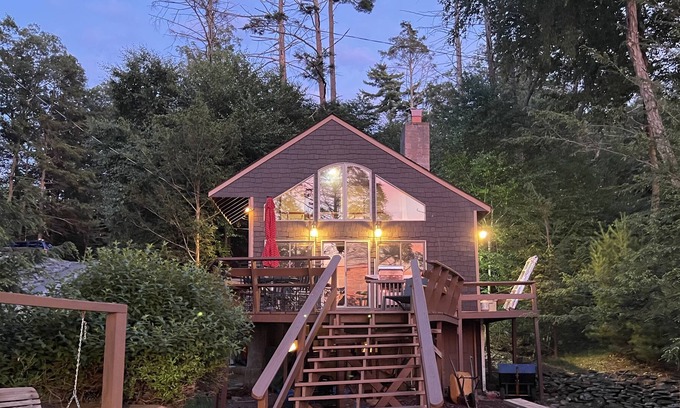 Tafton Cabaña | Treehouse on Lake Wallenpaupack - Lakefront & Dock