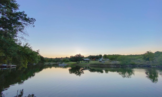 Graford Casa | Treehouse on PK Lake. Amazing Fishing Location
