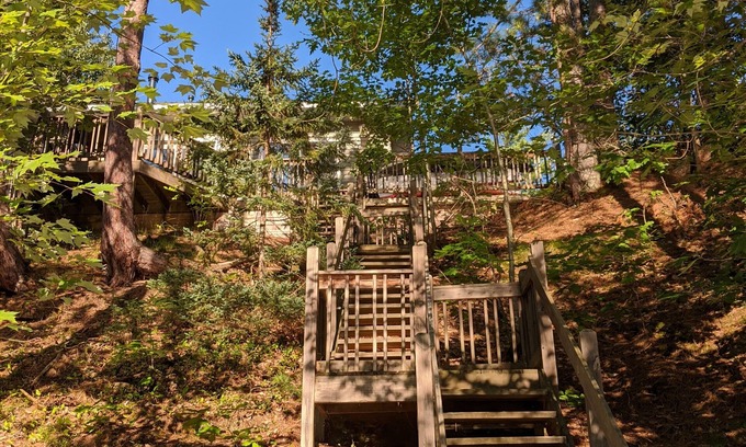 Au Train Casa | Treehouse on the river.