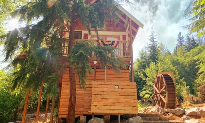 Snohomish Cabina | Treehouse Place at Deer Ridge Ole Mill