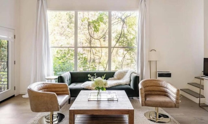 San Anselmo Casa | Treehouse studio, secluded & chic hiker’s paradise