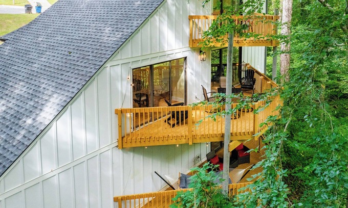 East Point Casa | Treehouse Vibes in the City of Atlanta! 180 Degrees of Private Forest Scenery