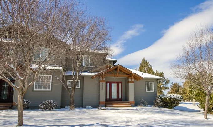 Redmond Casa | Trees and Tees at Eagle Crest