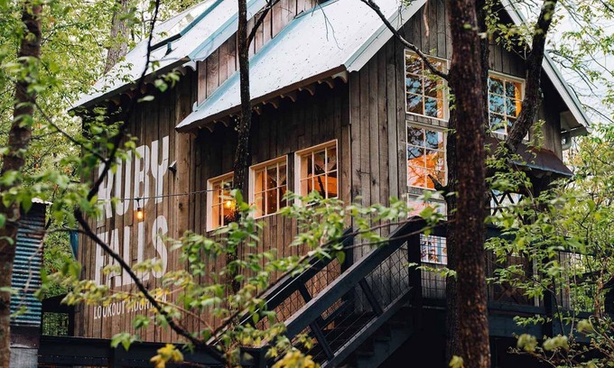 Chattanooga Casa | Treetop Hideaways: Redbud Treehouse in Chattanooga