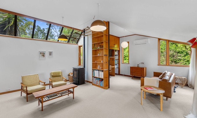 Titirangi Casa | Treetop Sanctuary - Titirangi Holiday Home