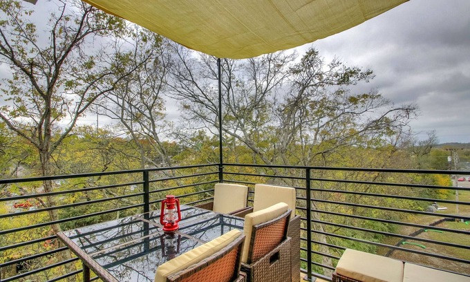 Talbot's Corner Casa | Treetop Terrace - ¡Nueva unidad de esquina! ¡5 millas al centro de la ciudad, 3 millas al estadio Nissan!