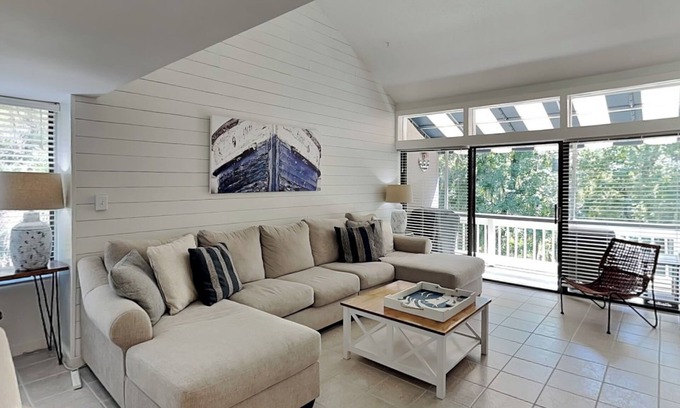 Hilton Head Island Condominio | Treetops 5902 - Pedals & Palmettos | Newly Renovated