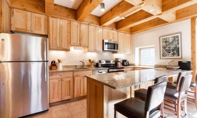 Vail Condominio | Treetops Condo Short Walk to Base of Eagle Bahn Gondola by RedAwning
