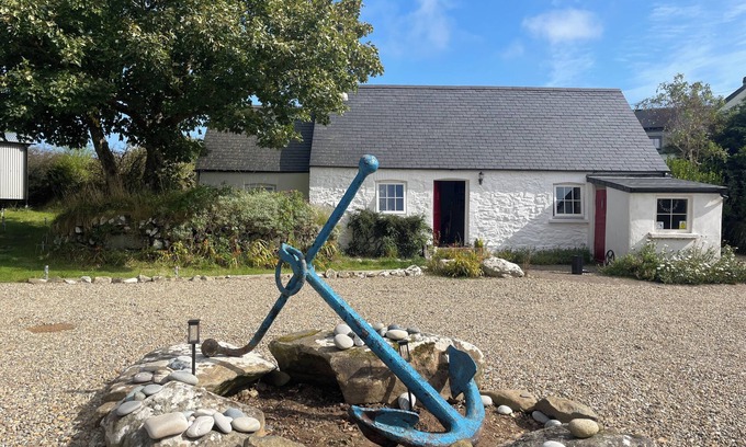 Goodwick Cabaña | Trefechan Wen Dairy - Peaceful, character cottage near coastal path.