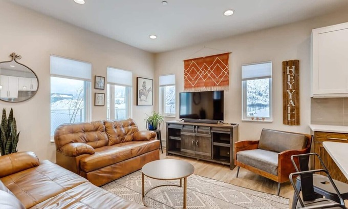 Georgetown Casa | Trekker Townhome / Mountain Charm / New Floors!