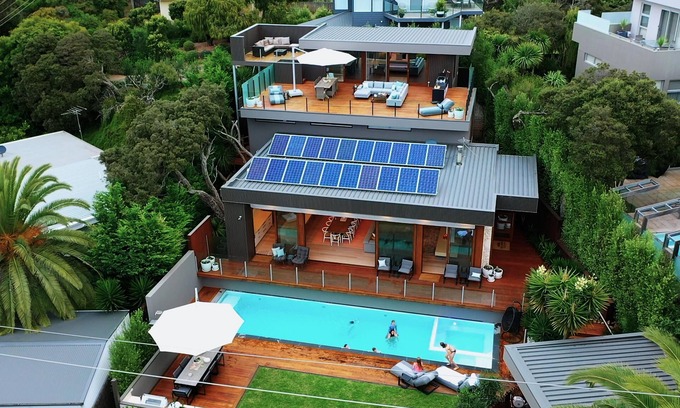 Mornington Peninsula Casa | Trelawney Beach House, Directly opposite the beach, heated pool and spa