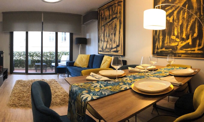 Riou - Petit Juas - Av de Grasse Apartamento | Trendy 2 bedroom 2 bathroom apartment in the centre, A/C, private parking
