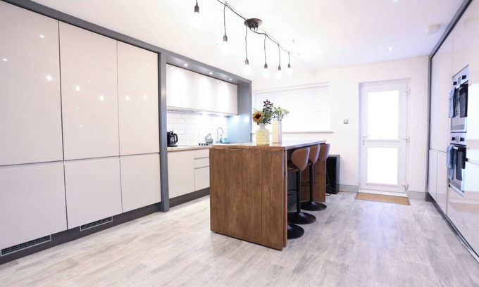 Southville Casa | Trendy 6-Bedroom Bristol Home | Spacious Group Stay by North St & City Centre