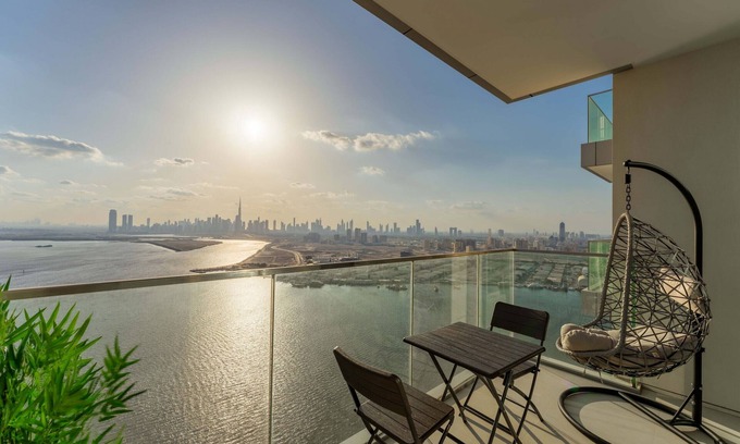 Dubai Apartamento | Trendy Apt on the Creek w/ Superb Dubai Skyline Vw