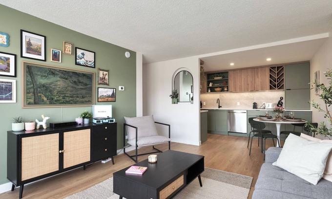 Kensington Condominio | Trendy Kensington Condo - Fully Renovated !