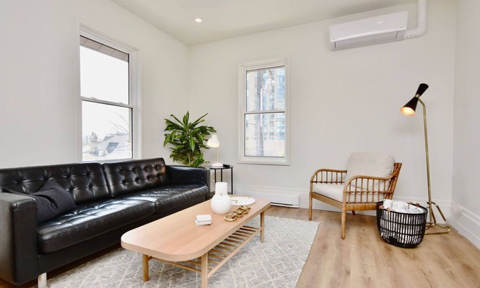 Barrie Apartamento | Trendy Lake View Suite Downtown
