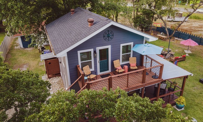 Morehead City Apartamento | Trendy Loft w/ Energetic Outdoors - 5 min from the beach and pet friendly!