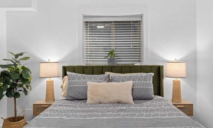 Lower Lonsdale Casa | Trendy Lolo