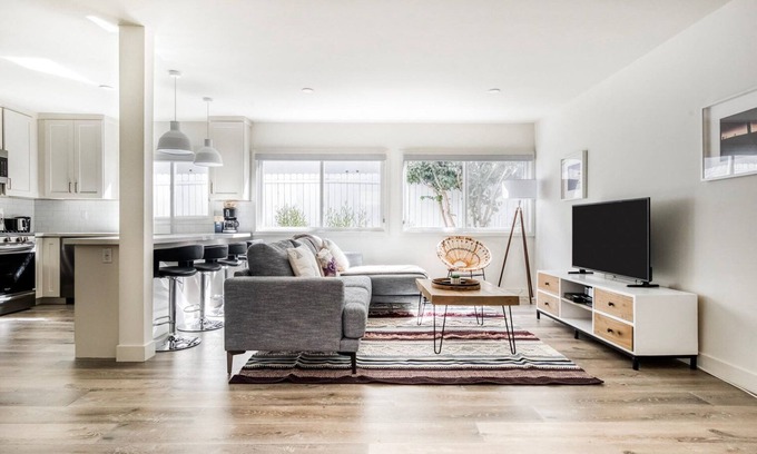 Redondo Beach Apartamento | Trendy Redondo Beach 2BR, nr Pier, Beach & Restaurants, by Blueground