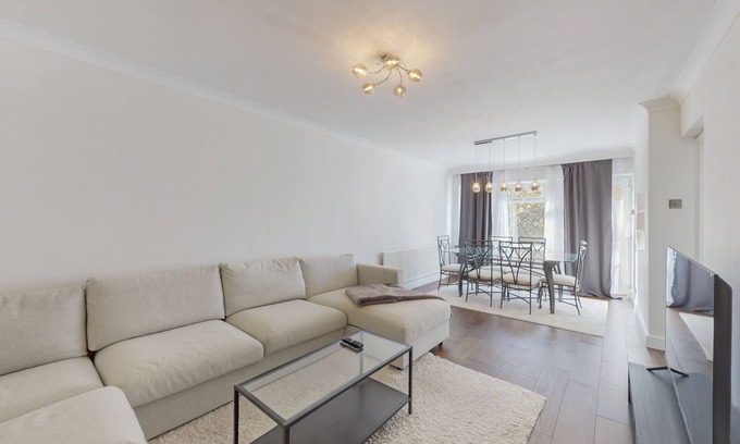 Ealing Broadway Apartamento | Trendy Spacious 2 BDR Flat in Ealing
