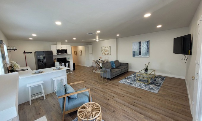 Park Mesa Heights Casa | Trendy Upscale Newly Remodeled - 15 Min to Beach, Downtown or Airport