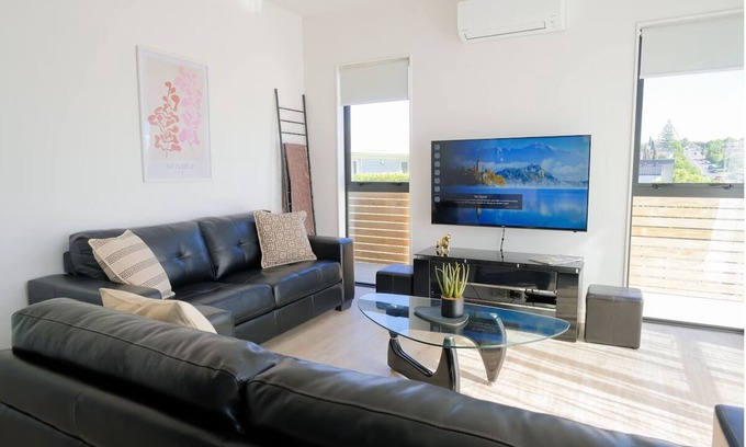 Howick Casa | Trendy Urban Howick Town House | Wi-Fi & Netflix