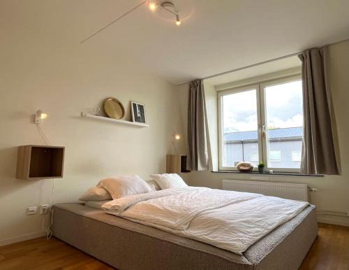 Enskededalen Apartamento | Trerumslägenhet centralt belägen med bubbelpool