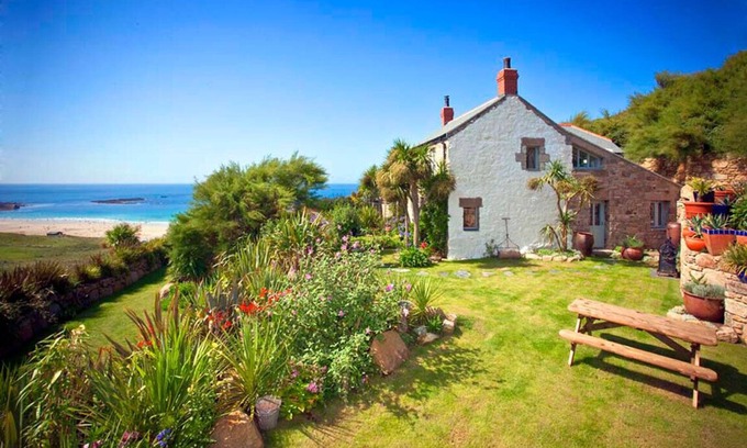 Sennen Cove Cabaña | Tresillian, Beach House, Sea-views, Large Gardens