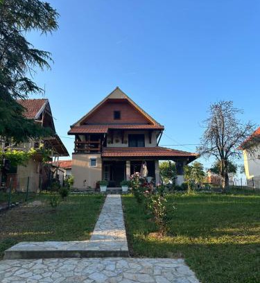 Rakari Casa | Tri Cveta