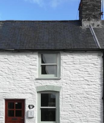 Machynlleth Casa | Tri deg un, cottage for 2 adults and 2 children