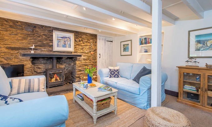 Haverfordwest Cabaña | Tri Pysgodyn, Holiday Cottage Abercastle, Sleeps 4, 2 bedrooms, bathrooms