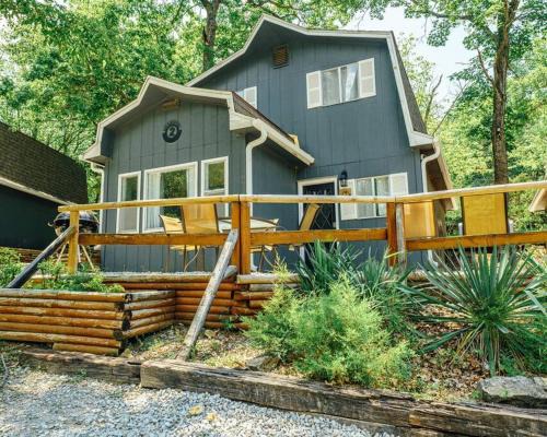 Indian Point Chalet De Esquí | Tribesman Resort #2 on Table Rock Lake by Silver Dollar City