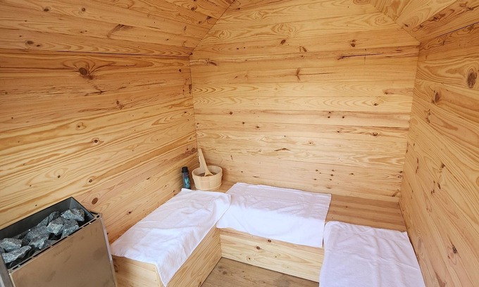 Dreuil-les-Amiens Casa | TRIBU CHILL HOUSE Jacuzzi sauna on terrace overlooking the Somme river