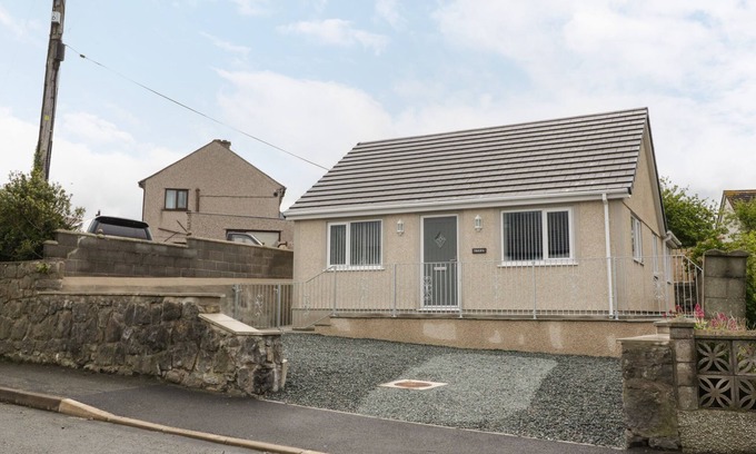 Llanfechell Cabaña | TRIGFA, with a garden in Llanfechell