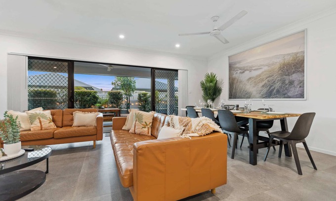 Trinity Beach Casa | Trinity Oasis Spa, BBQ & Family Retreat