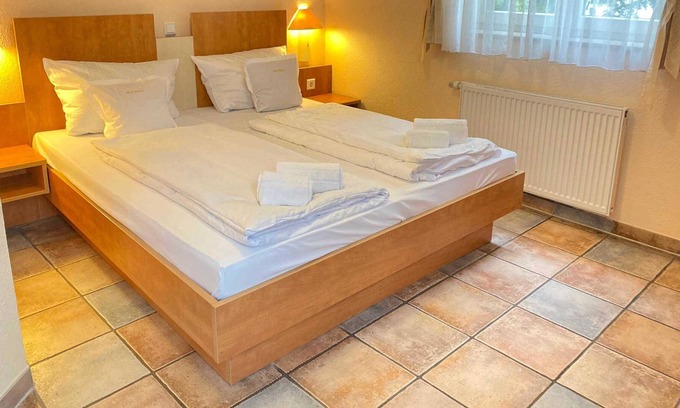 Rhein-Erft-Kreis District Casa | Triple room - HV Vintage Hotels & Investments GmbH