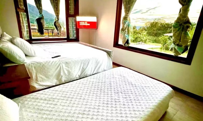 Villa de Leyva Cama Y Desayuno | habitación triple vista montaña