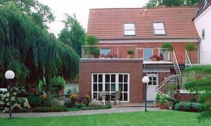 Emden Casa | Triple Room, Shower, Toilet - Am Boltentor, Hotel garni