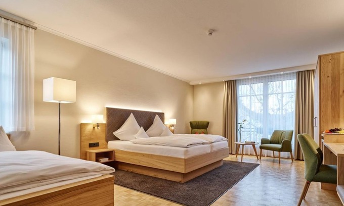 Eitelsbach Casa | Habitación Triple con ducha / WC - Hotel-Weingut Weis