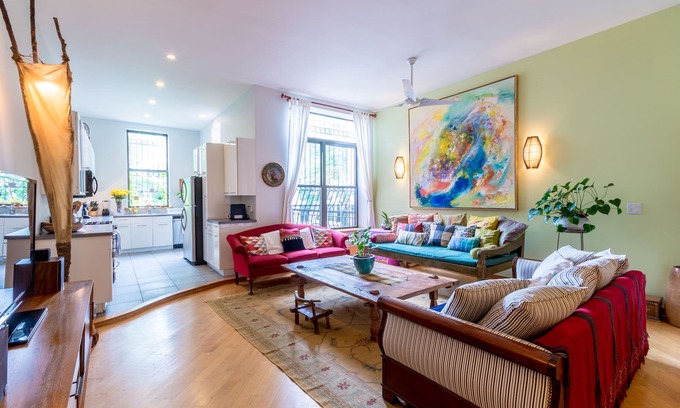 Central Park North Casa | Triplex en una casa en Harlem Perfecto para reuniones familiares