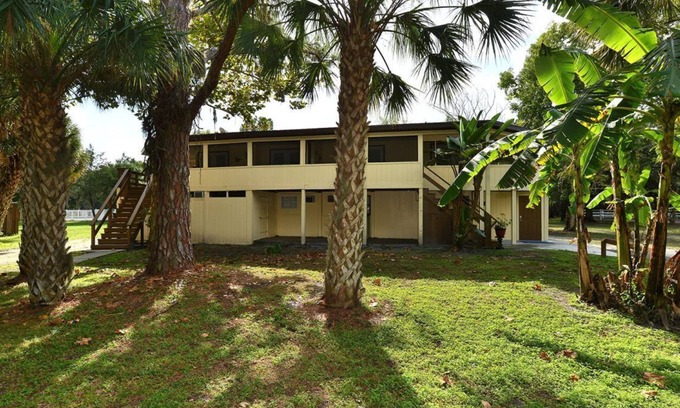 Sarasota Casa | TROPICAL DE 2 DORMITORIOS "TREE HOUSE" UNIDAD EN UN RANCHO EQUINO